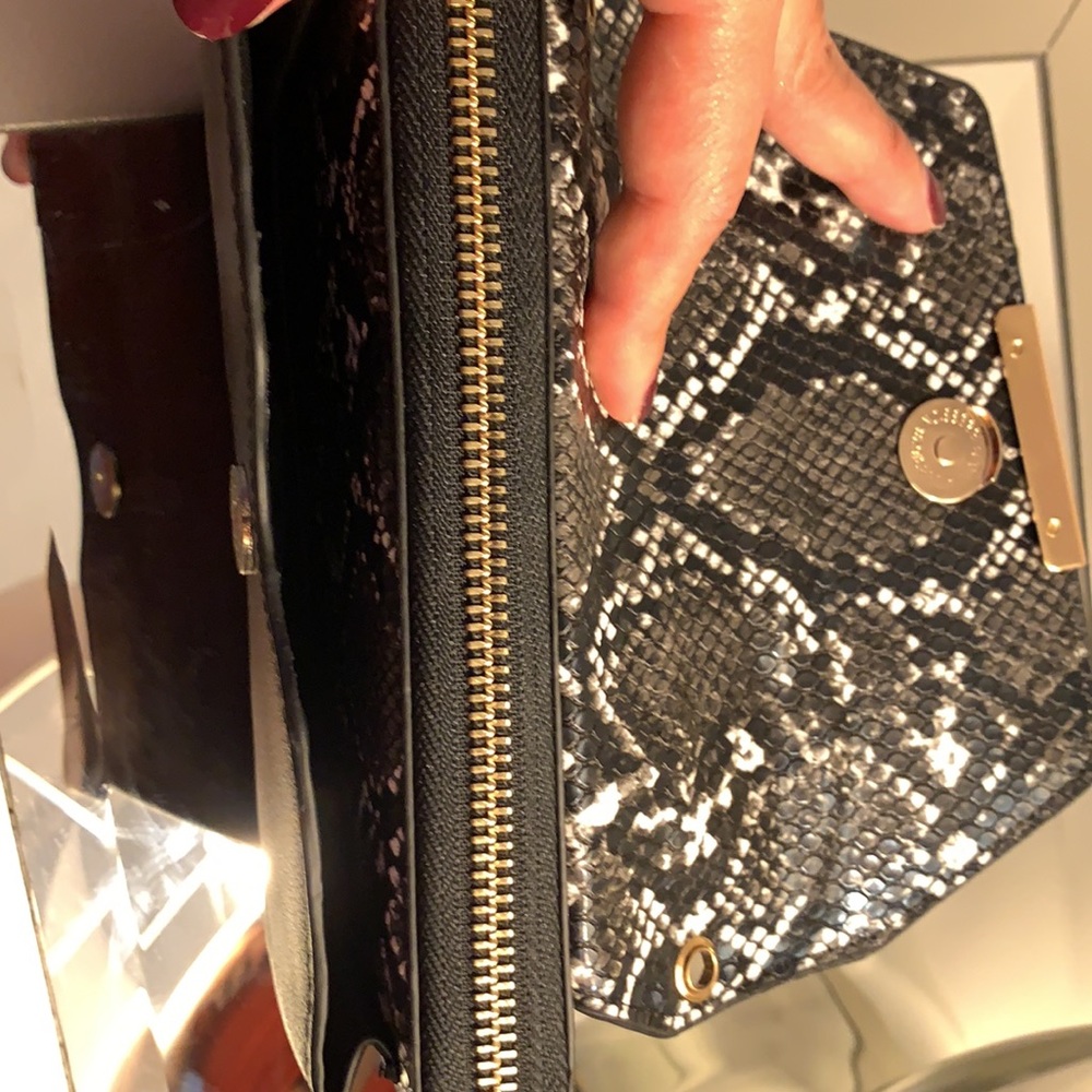 Purse - Picture 2 of 7